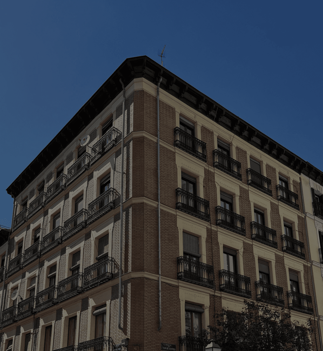 Vista exterior del conjunto residencial Be Grand Olavide, Madrid, España.